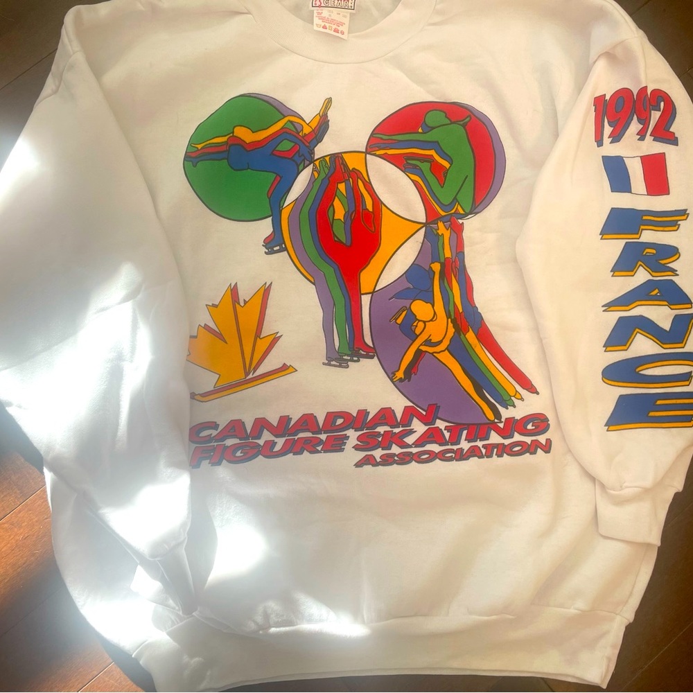 Vintage crewneck sweatshirt. Canadian Fiqure Skating Association. 1992 France.